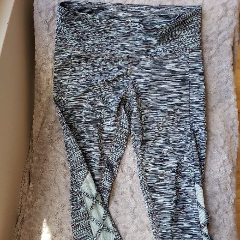 C9 by Champion Size M 3/4 Ankle Leggings